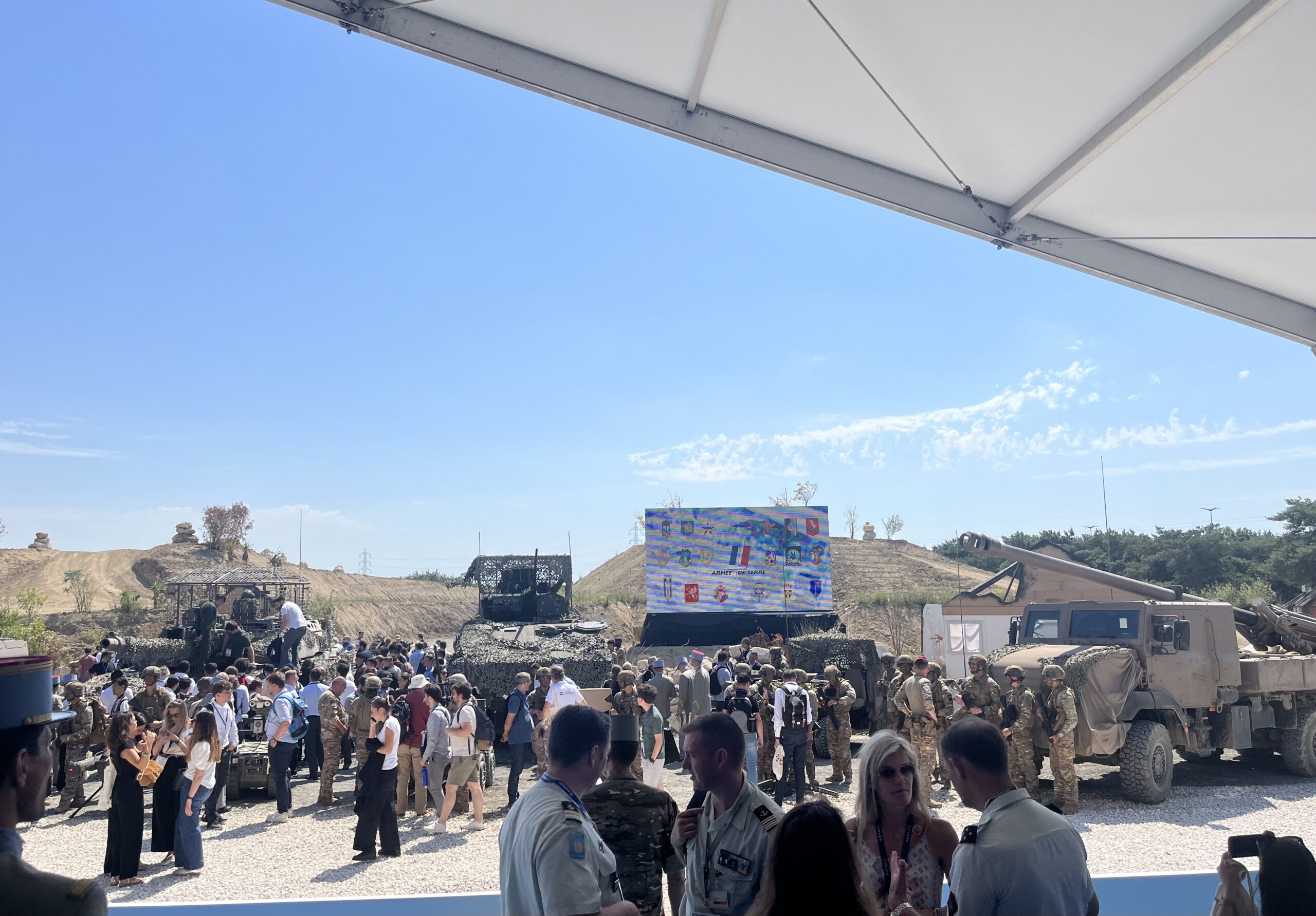 Live demonstrations by the French Armed Forces and manufacturers.